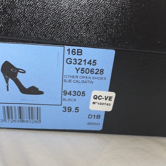 Gently used black chanel heels size 39.5. Comes with original box and duster - Picture 5 of 5